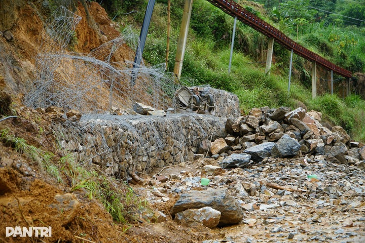 Landslides damage Pu Luong village after typhoons - 7
