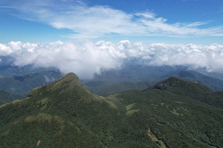 Cloud hunting on the roof of Quang Tri - 1