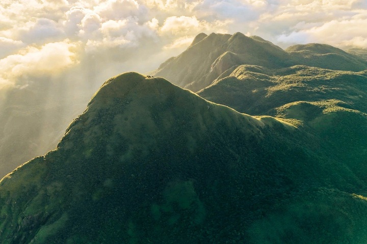 Cloud hunting on the roof of Quang Tri - 2