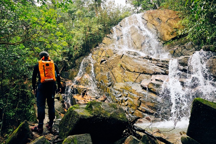 Cloud hunting on the roof of Quang Tri - 3