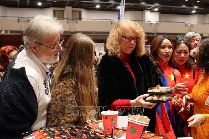 Vietnam leaves deep impression at the 2025 International Charity Bazaar - 1 Vietnam leaves deep impression at the 2025 International Charity Bazaar - 1