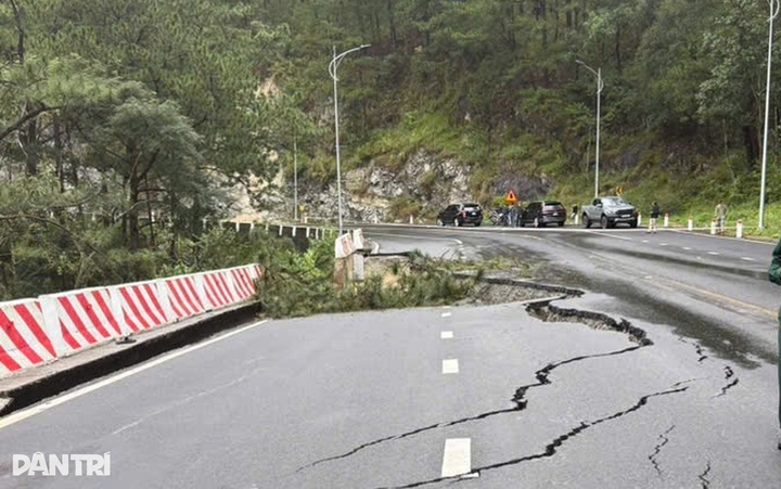 Landslide and long cracks found on Dalat pass - 1 Landslide and long cracks found on Dalat pass - 1