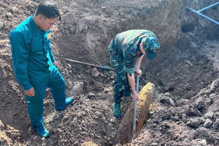 Bomb found at drainage construction site in HCM City - 1 Bomb found at drainage construction site in HCM City - 1