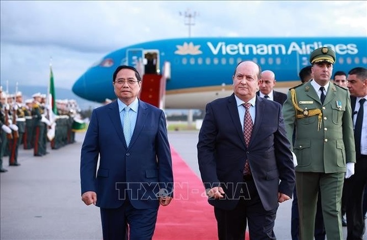 PM Pham Minh Chinh, spouse begin official visit to Algeria - 1 PM Pham Minh Chinh, spouse begin official visit to Algeria - 1