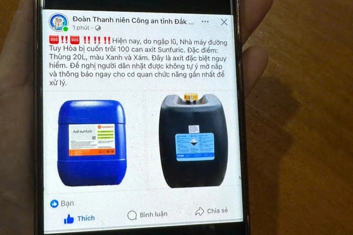 Dak Lak police warn after acid containers swept away in floods - 1