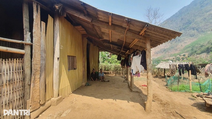 Dantri/Dtinews readers help Dien Bien poor widow rebuild home - 2