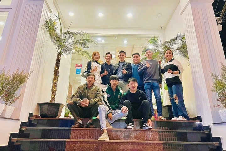 Dalat hotel owners offer free rooms to flood-stranded tourists - 1