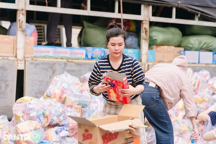 HCM City Fatherland Front halts flood relief collections - 1