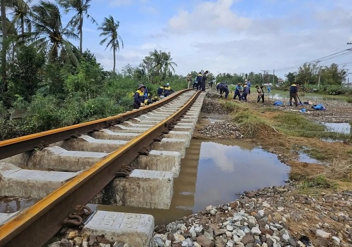 Repairs accelerate to reopen North-South railway after severe flood damage - 1 Repairs accelerate to reopen North-South railway after severe flood damage - 1