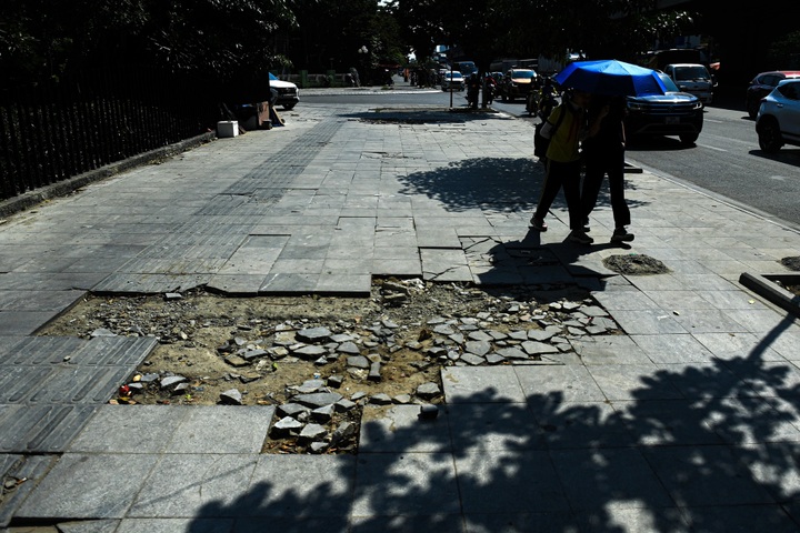 Hanoi pavements get new look as city speeds up upgrades - 3