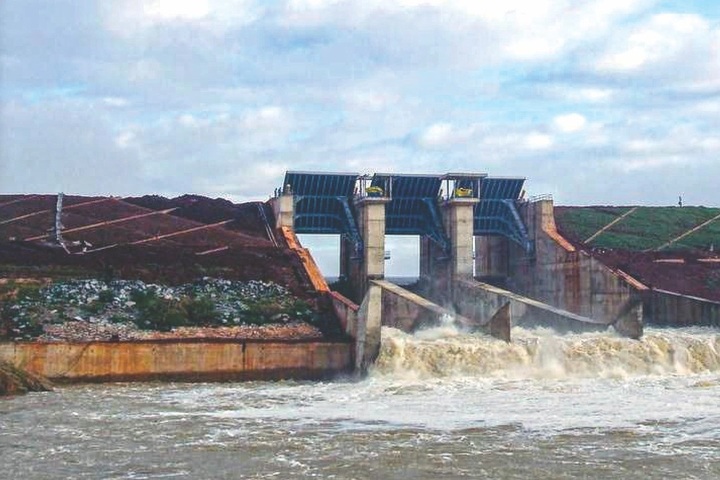 Three HCM City reservoirs release floodwater as storm increases risks - 1 Three HCM City reservoirs release floodwater as storm increases risks - 1
