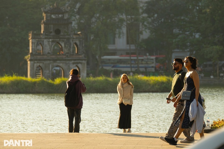 Hanoi glows under golden early-winter sunsets - 2 Hanoi glows under golden early-winter sunsets - 2