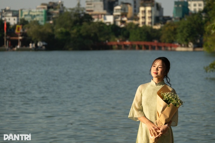 Hanoi glows under golden early-winter sunsets - 3 Hanoi glows under golden early-winter sunsets - 3