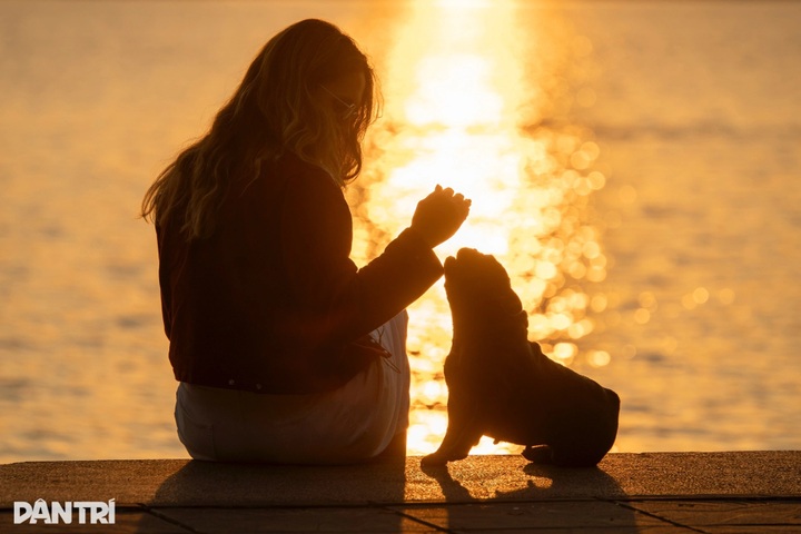 Hanoi glows under golden early-winter sunsets - 7 Hanoi glows under golden early-winter sunsets - 7