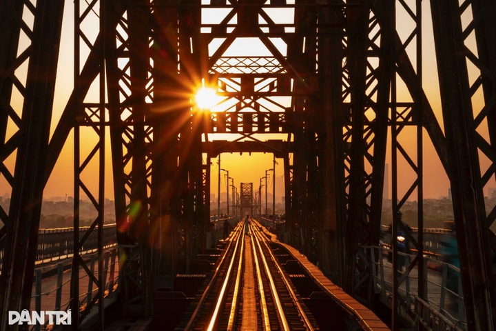 Hanoi glows under golden early-winter sunsets - 10 Hanoi glows under golden early-winter sunsets - 10