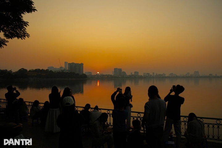 Hanoi glows under golden early-winter sunsets - 14 Hanoi glows under golden early-winter sunsets - 14