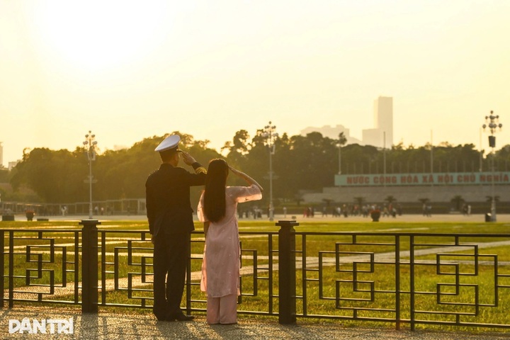Hanoi glows under golden early-winter sunsets - 4 Hanoi glows under golden early-winter sunsets - 4