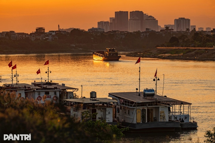 Hanoi glows under golden early-winter sunsets - 9 Hanoi glows under golden early-winter sunsets - 9