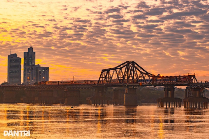 Hanoi glows under golden early-winter sunsets - 12 Hanoi glows under golden early-winter sunsets - 12