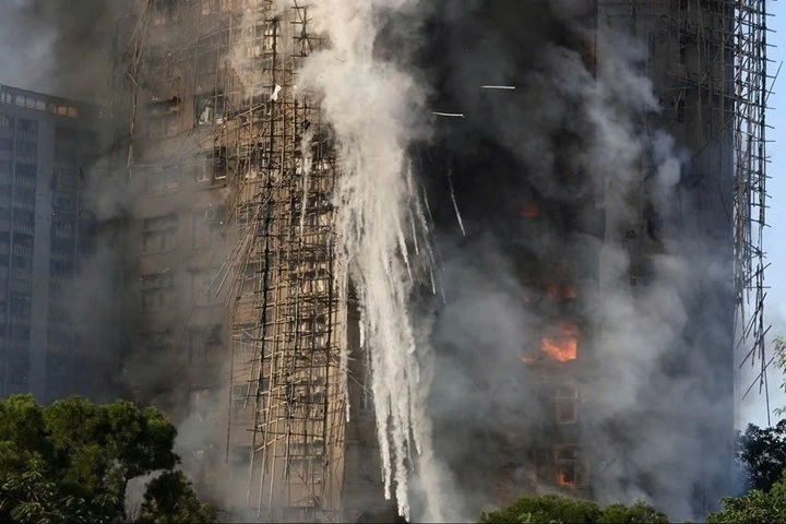 No Vietnamese citizens hurt in deadly Hong Kong apartment fire - 1