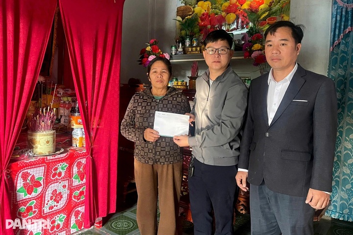 Dantri/Dtinews readers support 11 flood-hit families in Quang Tri - 2