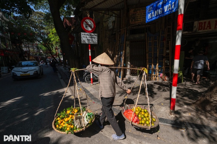 Hanoi glows under golden early-winter sunsets - 5 Hanoi glows under golden early-winter sunsets - 5