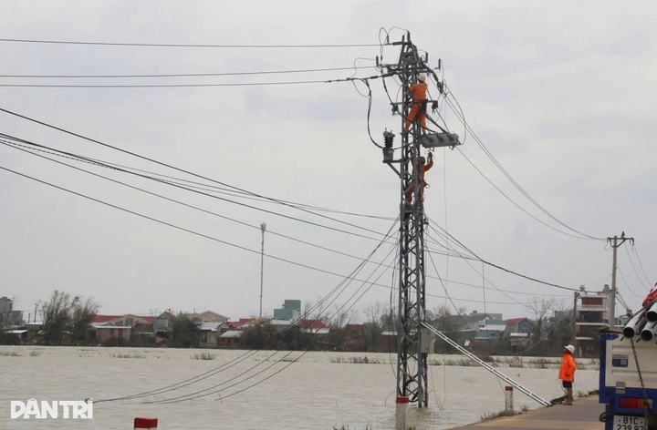 Gia Lai villages still without power and fresh water weeks after floods - 6