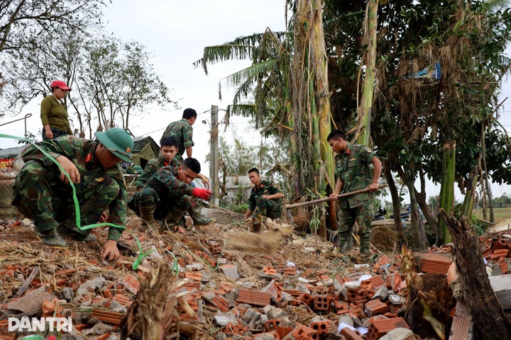 Field tents shelter Dak Lak flood survivors as new homes rise - 4 Field tents shelter Dak Lak flood survivors as new homes rise - 4