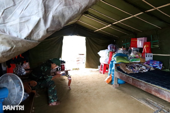Field tents shelter Dak Lak flood survivors as new homes rise - 7 Field tents shelter Dak Lak flood survivors as new homes rise - 7