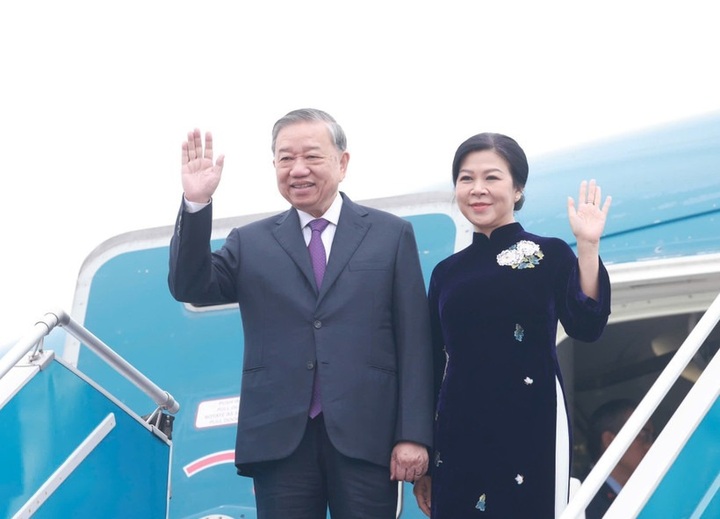 Party chief leaves Hanoi for state visit to Laos - 1 Party chief leaves Hanoi for state visit to Laos - 1