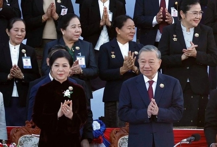Party General Secretary attends 50th National Day celebration in Laos - 1