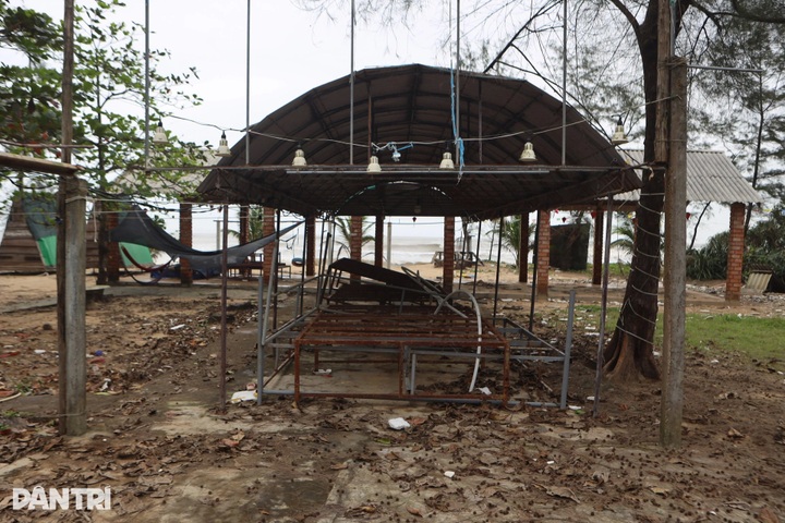 Ham Rong Beach in Hue ravaged by severe erosion - 4 Ham Rong Beach in Hue ravaged by severe erosion - 4