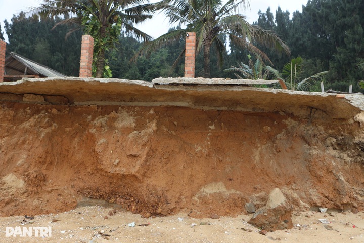 Ham Rong Beach in Hue ravaged by severe erosion - 5 Ham Rong Beach in Hue ravaged by severe erosion - 5