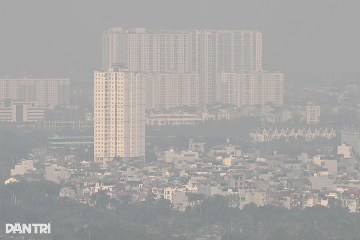 Hanoi shrouded in heavy smog as air quality worsens - 4