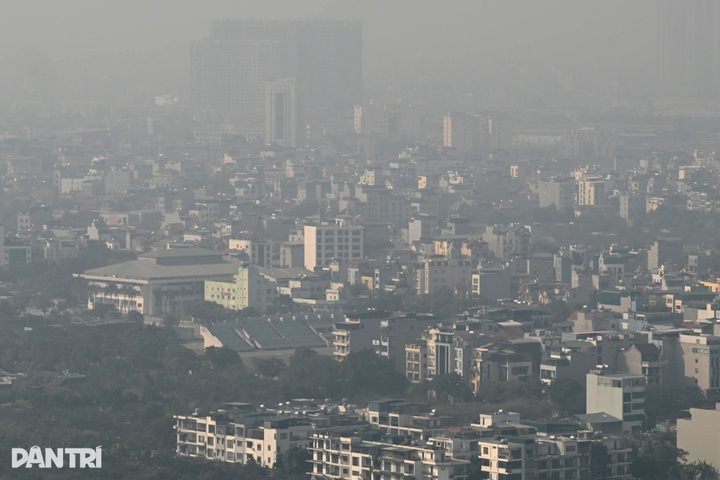 Hanoi shrouded in heavy smog as air quality worsens - 3