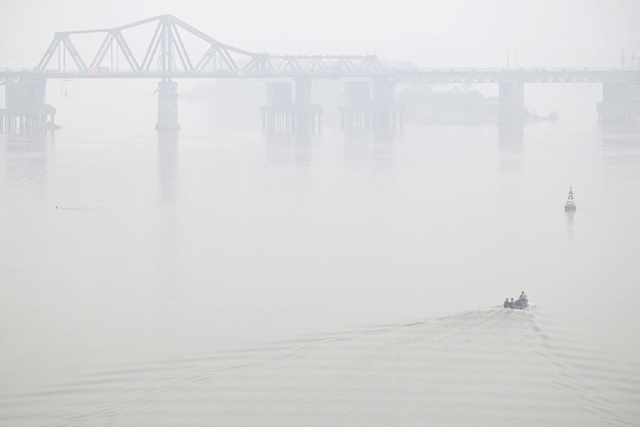 Hanoi shrouded in heavy smog as air quality worsens - 5
