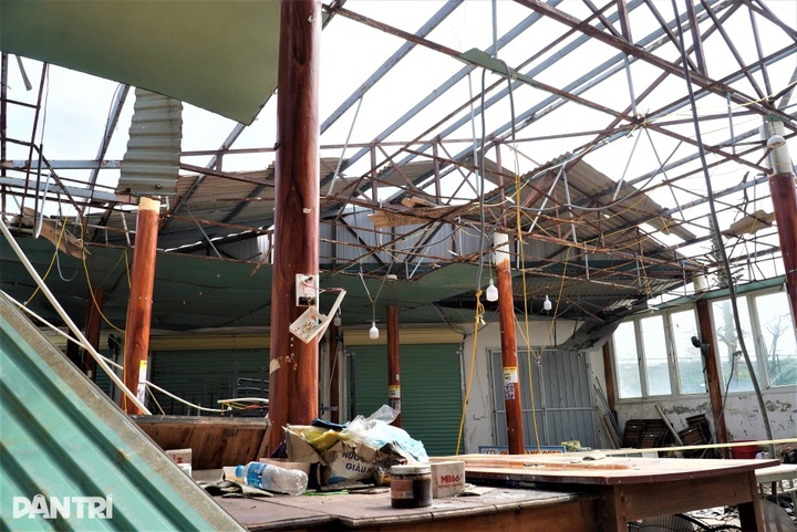 Thien Cam beach remains devastated after storms and floods - 2