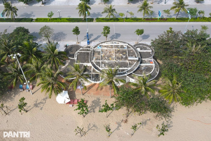 FLC handover sites in Sam Son left derelict along the beach - 10