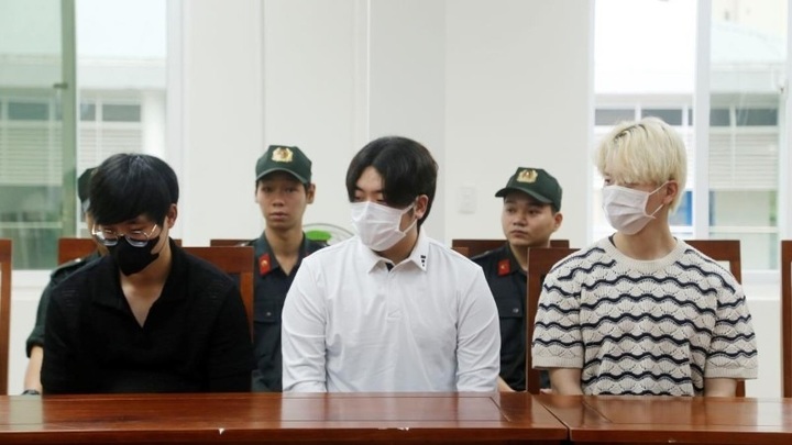 Three Koreans arrested in Danang for Cambodia-based scam - 1