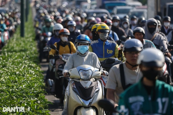 Traffic congestion in HCM City worsens - 1