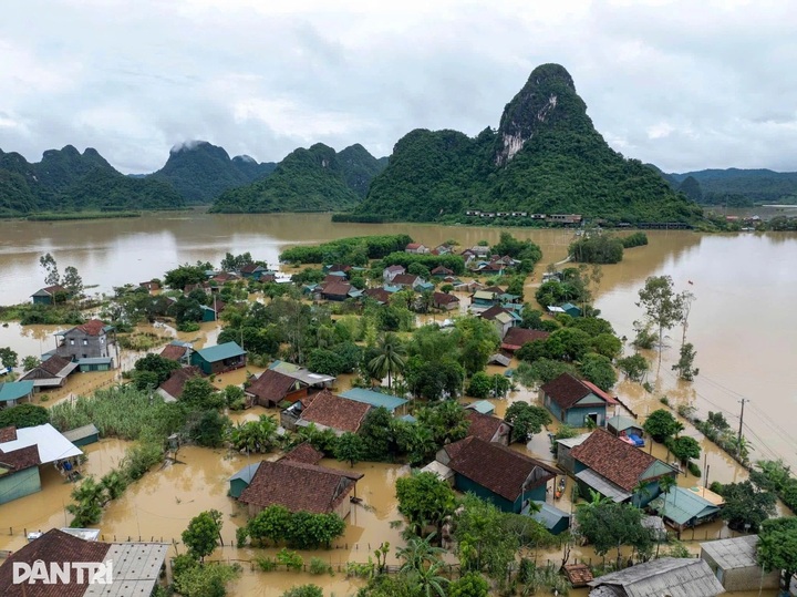 Dantri/Dtinews plans 50 floating flood houses for Dak Lak residents - 2 Dantri/Dtinews plans 50 floating flood houses for Dak Lak residents - 2