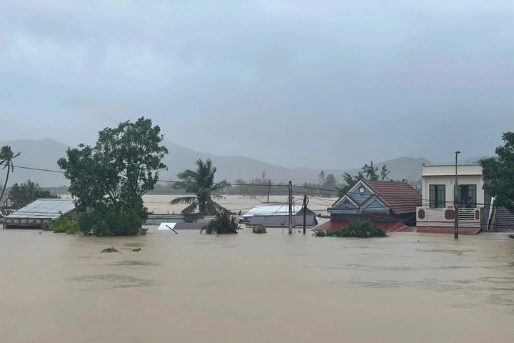 Dantri/Dtinews plans 50 floating flood houses for Dak Lak residents - 1 Dantri/Dtinews plans 50 floating flood houses for Dak Lak residents - 1