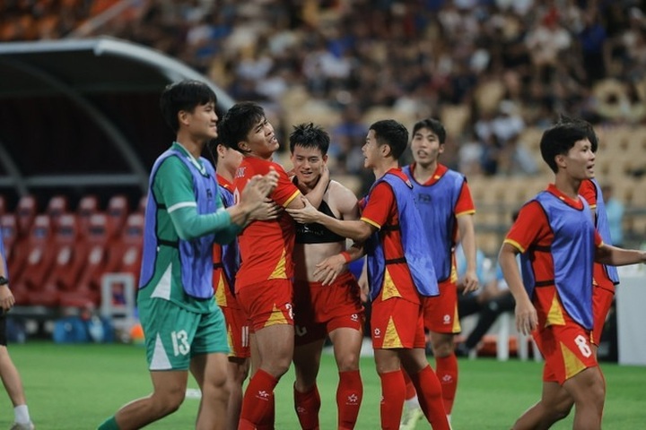 Vietnam defeat Thailand 3-2 to claim men's football gold medal - 3