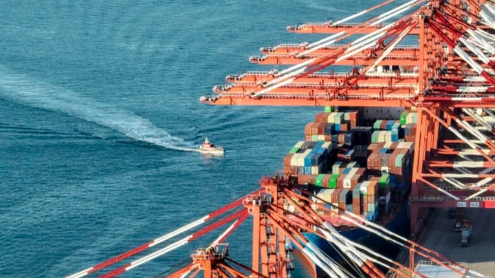 Vietnam set to enter Top 15 global trading economies this year - 1