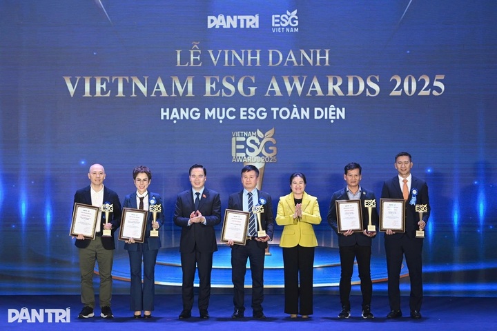Pioneering companies honoured at Vietnam ESG Awards 2025 - 2