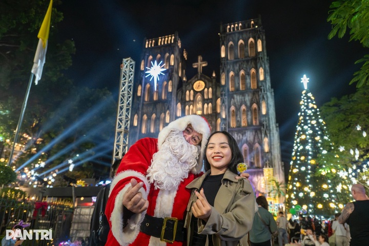 Hanoi churches glow with festive lights ahead of Christmas - 12