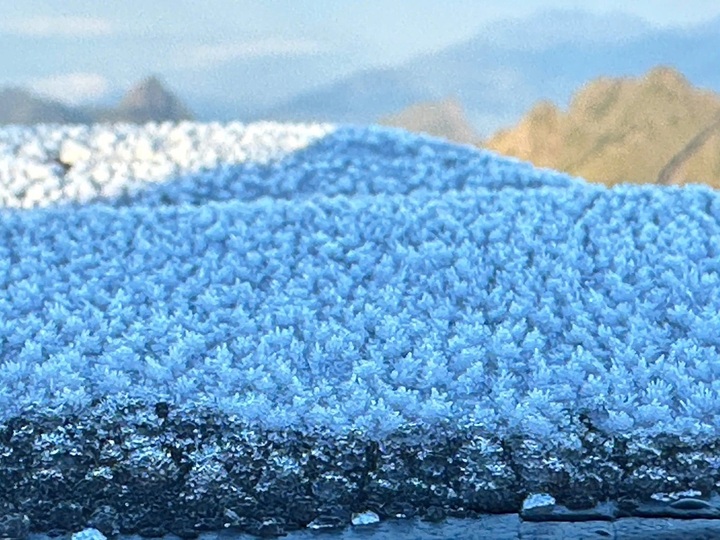Ice blankets Fansipan peak on Christmas Day - 2