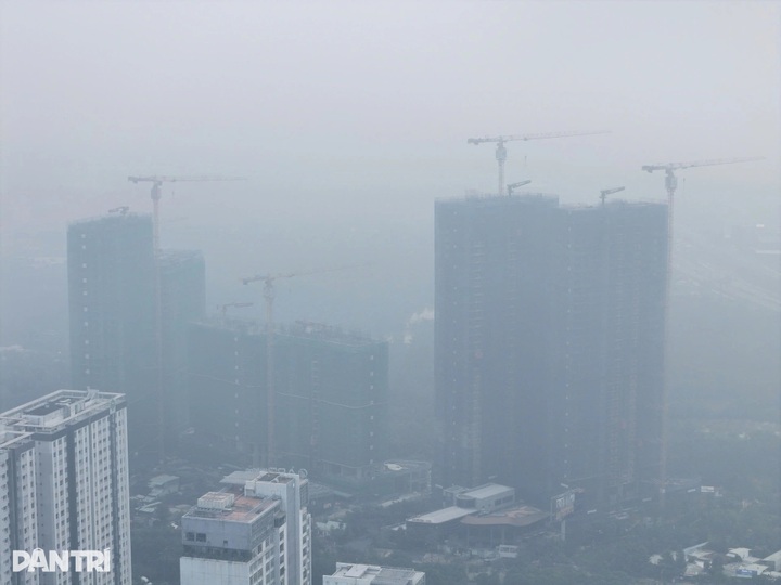 Haze over Ho Chi Minh City raises air quality concerns - 2