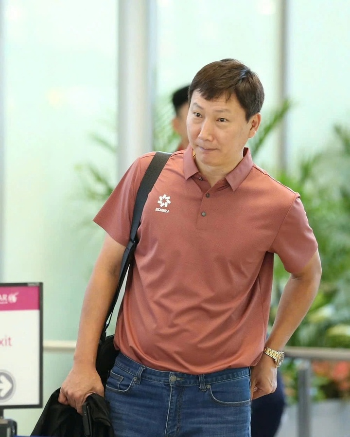 Vietnam U23 depart for Qatar training camp ahead of AFC U23 finals - 1