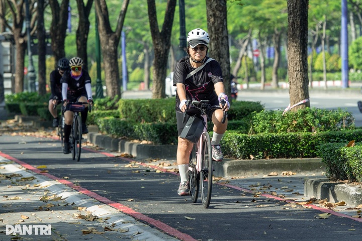 HCM City launches first dedicated lane for cyclists - 5